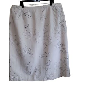 Grace Woman Cream And Black Floral Embrodery Maxi Skirt Size 22